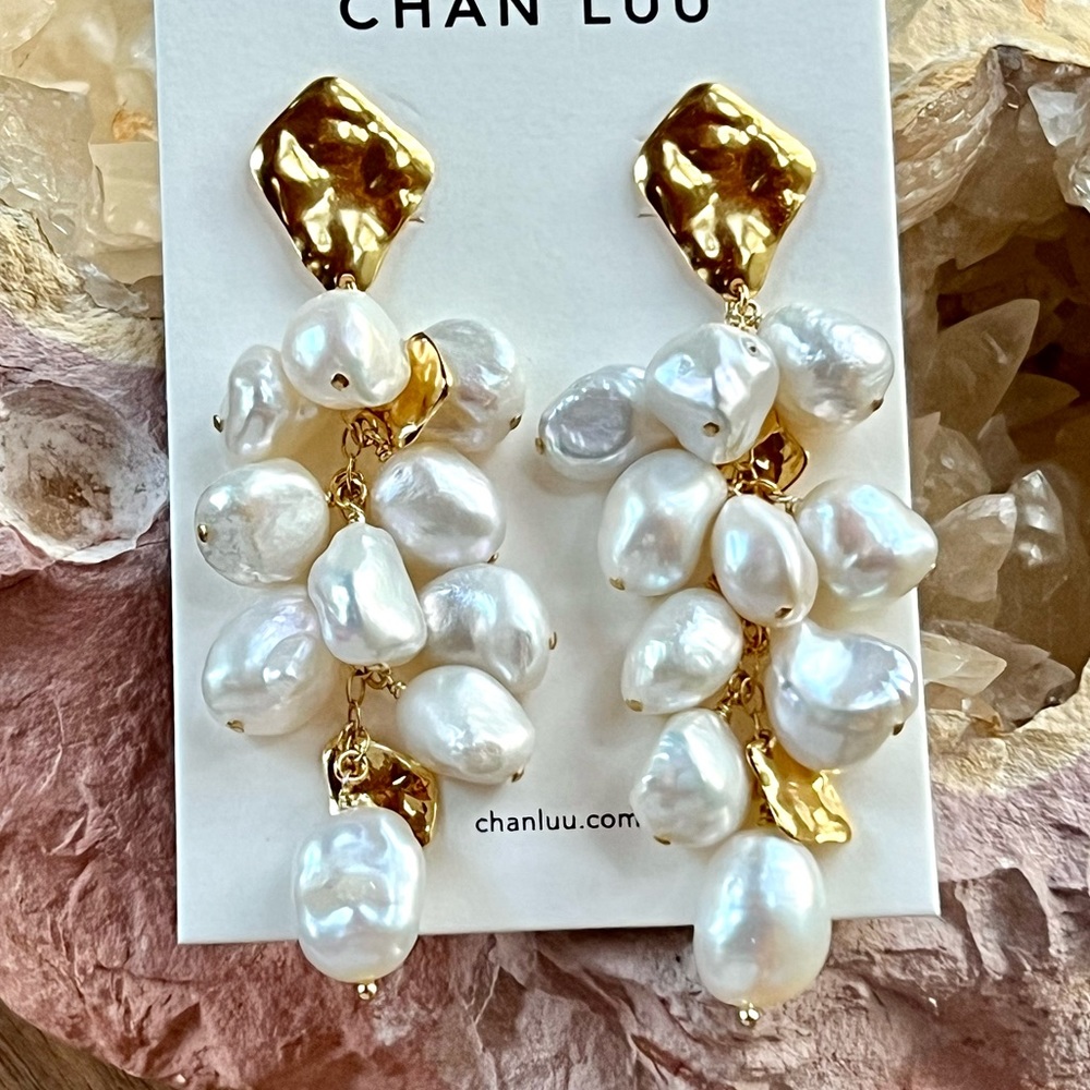 🌺🎉HP🎉🌺 NWT Anthropologie Chan Luu Gold and Pearl Cluster Chandeliers